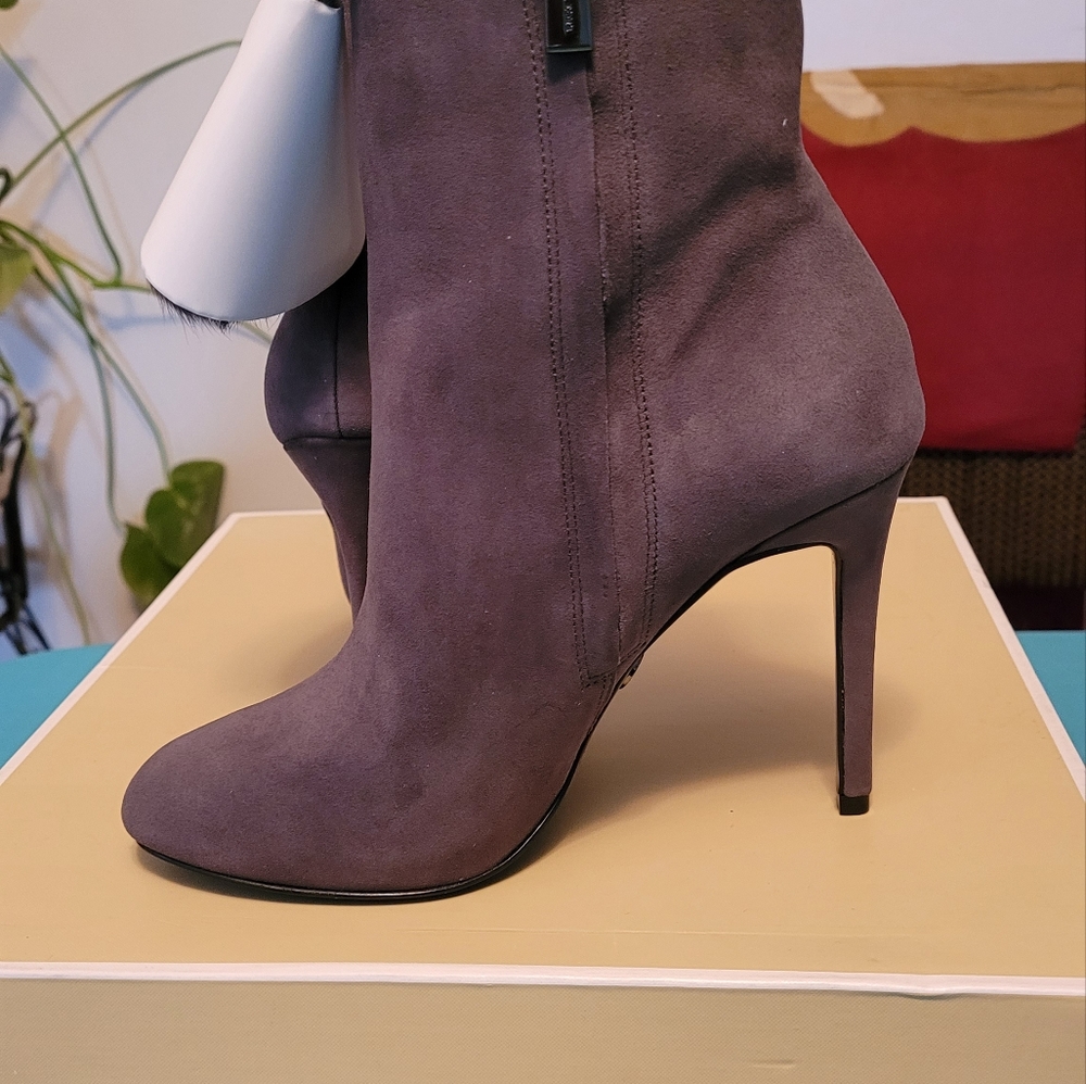 Michael Michael Kors Booties - Picture 4 of 6